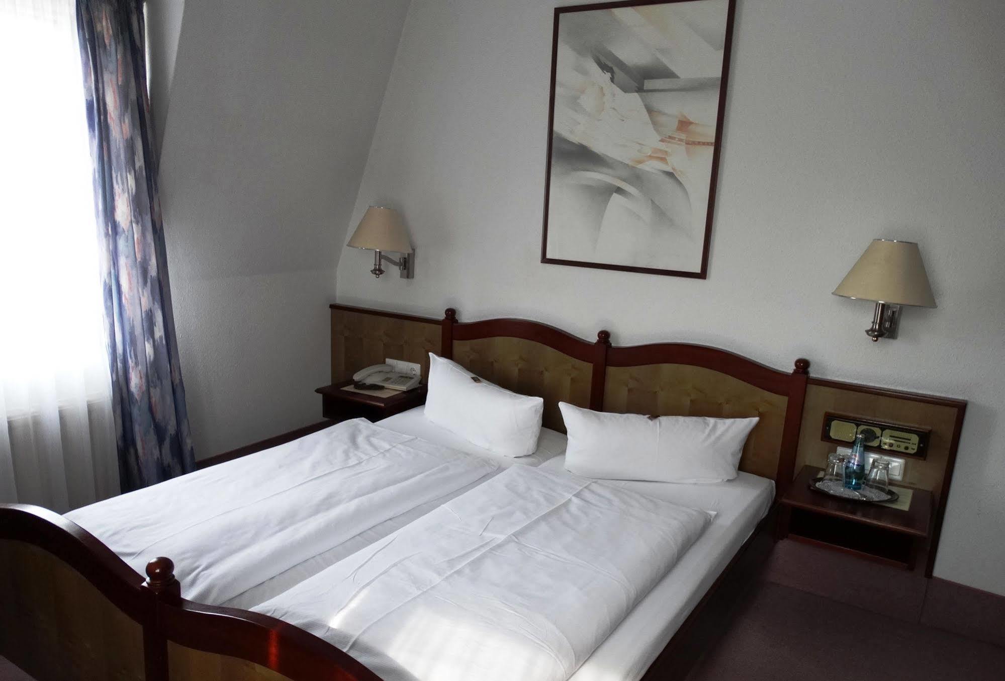 Hotel Villa Kipping Am Hauptbahnhof Dresden Exterior foto
